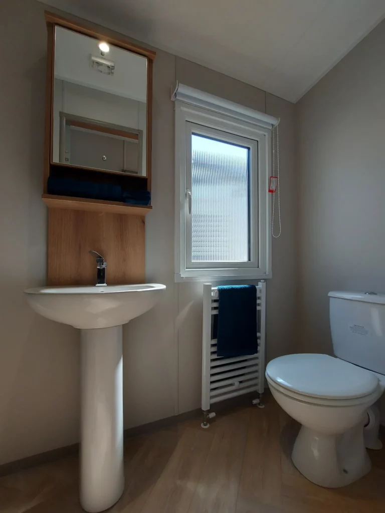 Victory-Ashberry-nieuwe-stacaravan-te-koop-badkamer