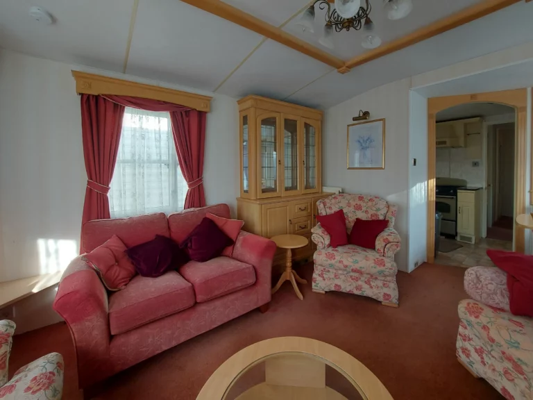 Atlas-Oakwood-tweedehands-stacaravan-te-koop-woonkamer