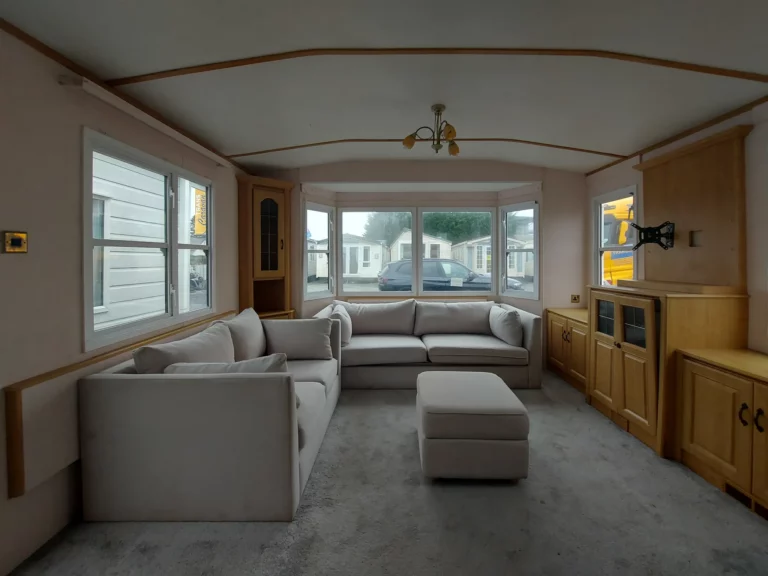Atlas-Mayfair-Tweedehandse-stacaravan-te-koop-woonkamer