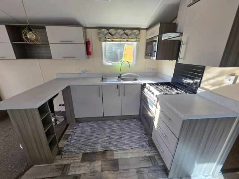 Atlas-Onyx-tweedehandse-stacaravan-te-koop-keuken