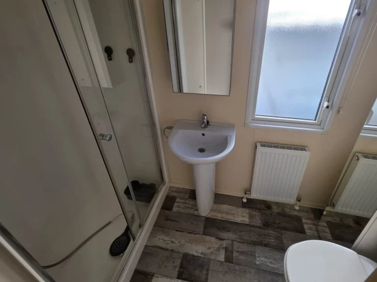 Atlas-Onyx-tweedehandse-stacaravan-te-koop-badkamer