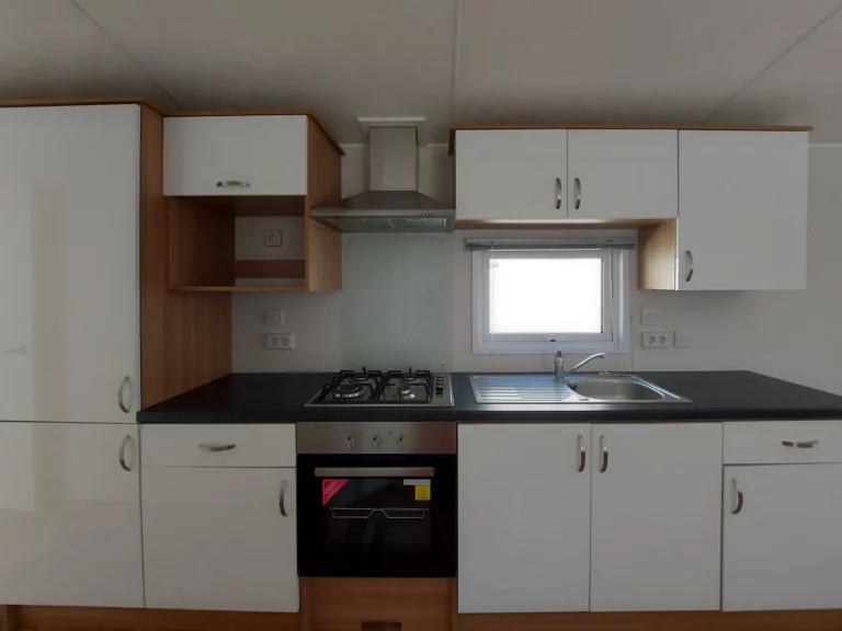 Enjoy-2-tweedehandse-stacaravan-te-koop-keuken