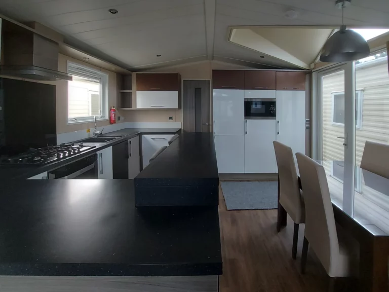 Swift-Champagne-te-koop-tweedehandse-stacaravan-keuken