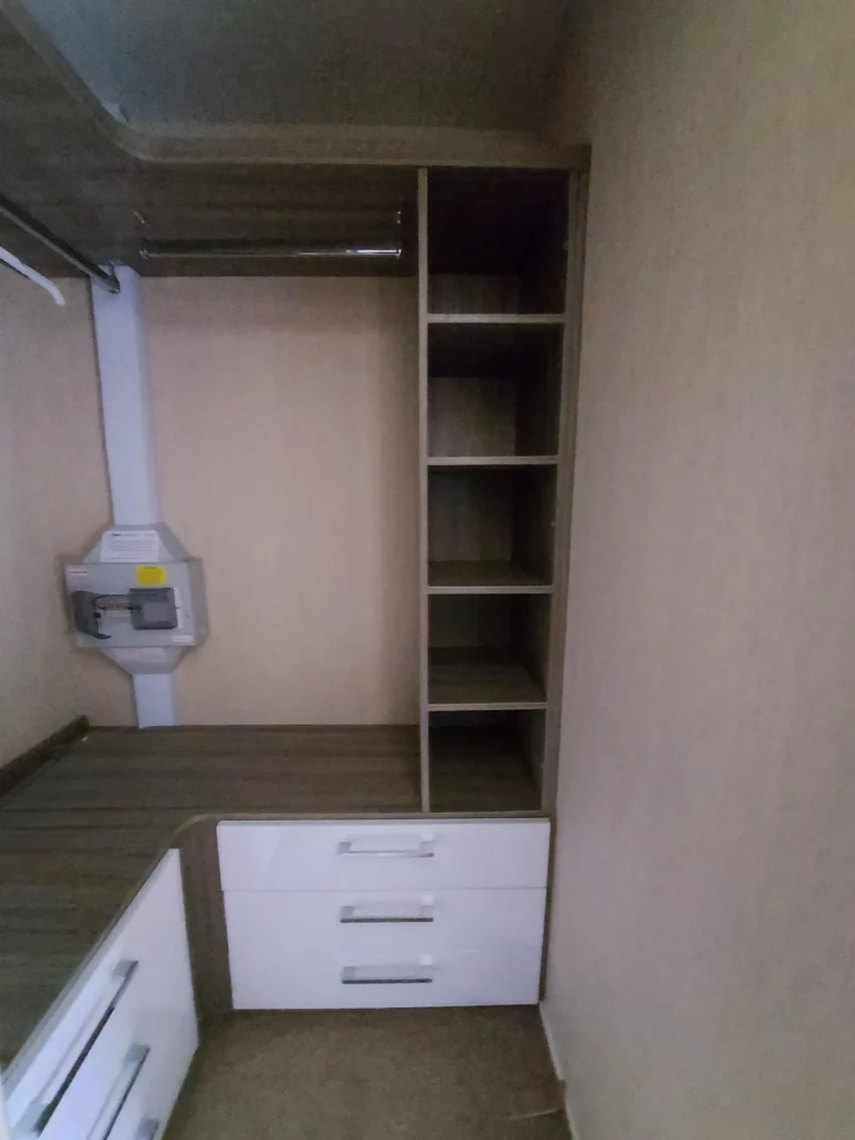 Swift-Champagne-te-koop-tweedehandse-stacaravan-dressing