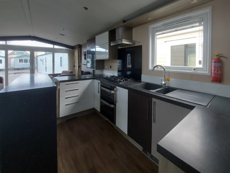 Swift-Champagne-te-koop-tweedehandse-stacaravan-keuken