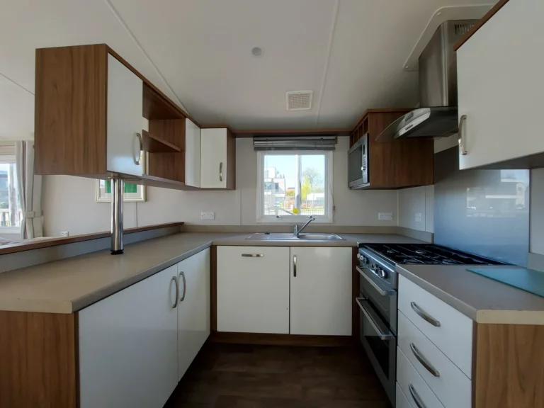 Willerby-Avonmore-38x12-tweedehandse-stacaravan-te-koop-keuken