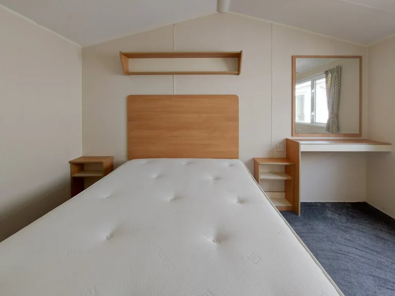 Tweedehandse-stacaravan-te-koop-Willerby-Peppy-35x12-slaapkamer