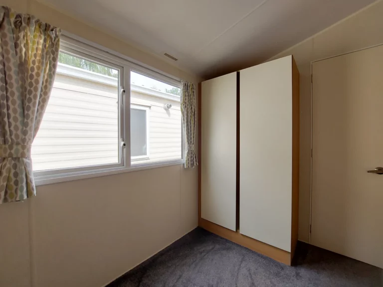 Tweedehandse-stacaravan-te-koop-Willerby-Peppy-35x12-slaapkamer