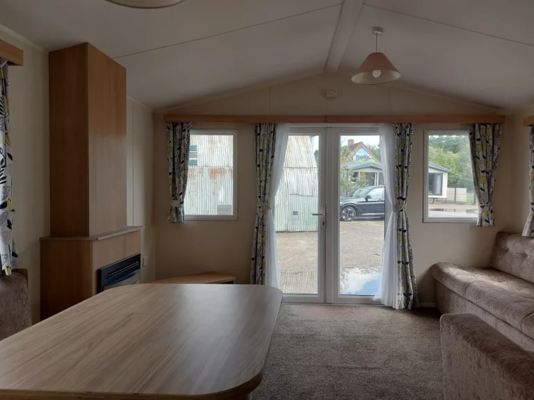 Tweedehandse-stacaravan-te-koop-Willerby-Peppy-35x12-Leefruimte