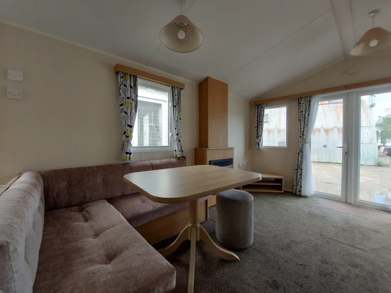 Tweedehandse-stacaravan-te-koop-Willerby-Peppy-35x12-Leefruimte