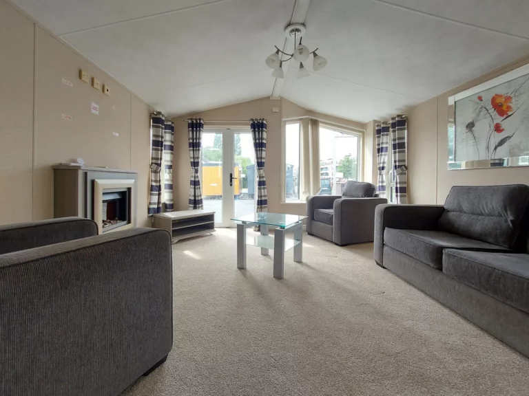 tweedehandse-stacaravan-te-koop-Willerby-Meridian-lodge-42x13-leefruimte