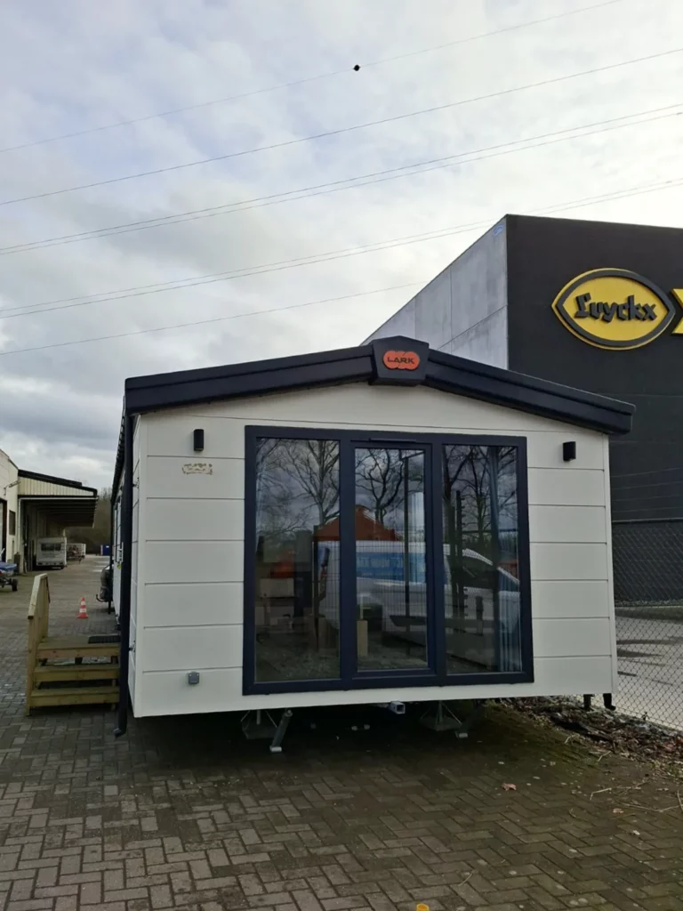Lark-Jersey-tweedehandse-stacaravan-te-koop-buitenkant