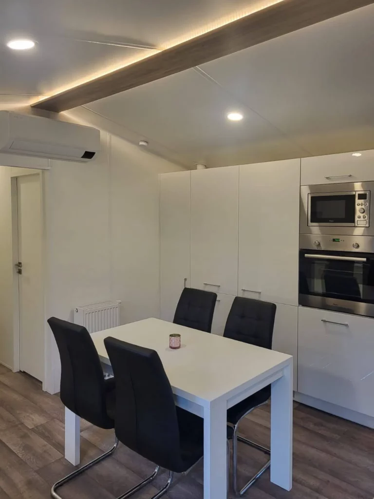 Lark-Jersey-tweedehandse-stacaravan-te-koop-keuken