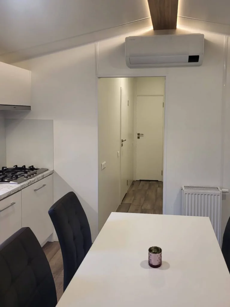 Lark-Jersey-tweedehandse-stacaravan-te-koop-keuken