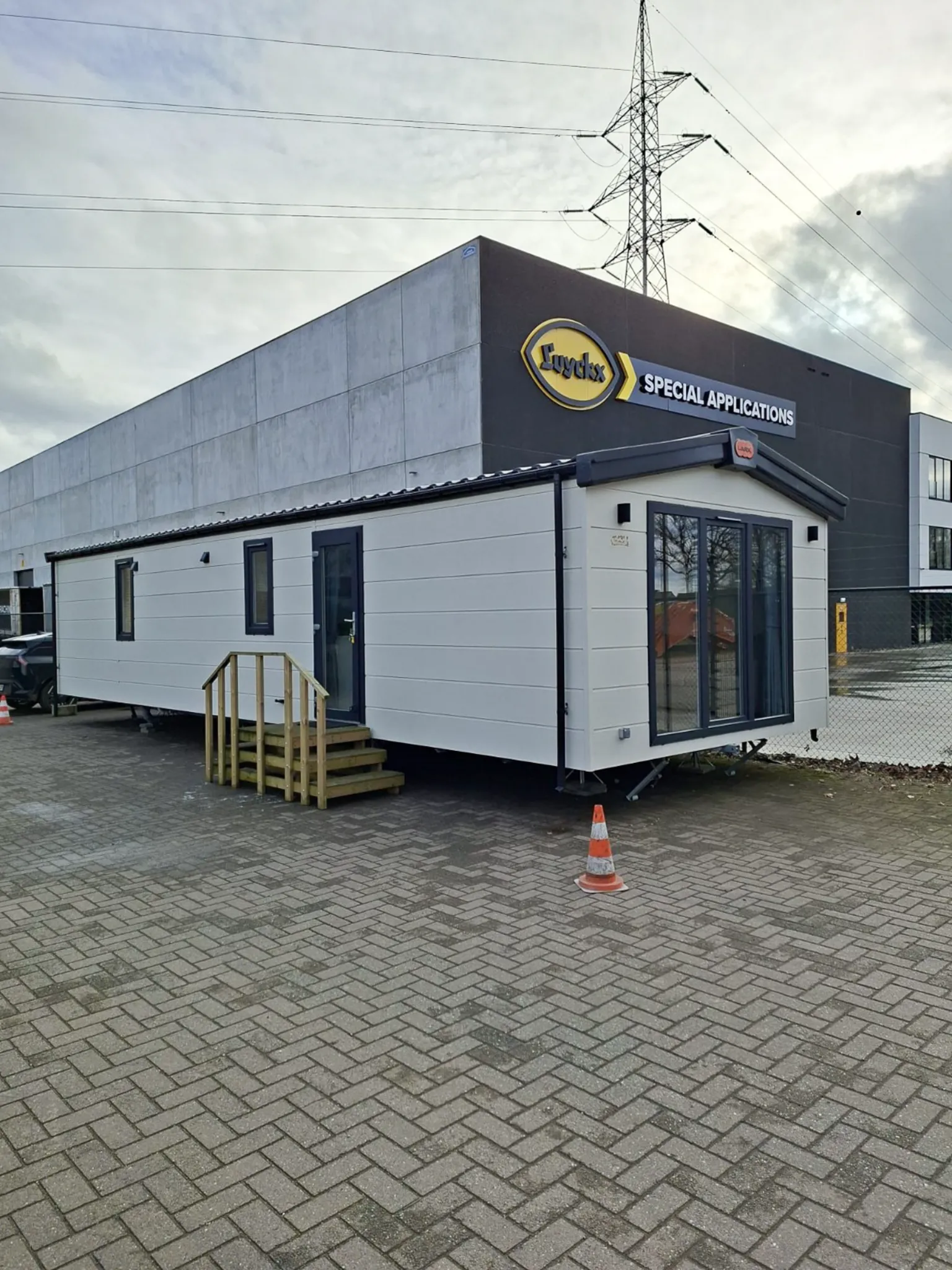 Lark-Jersey-tweedehandse-stacaravan-te-koop-buitenkant