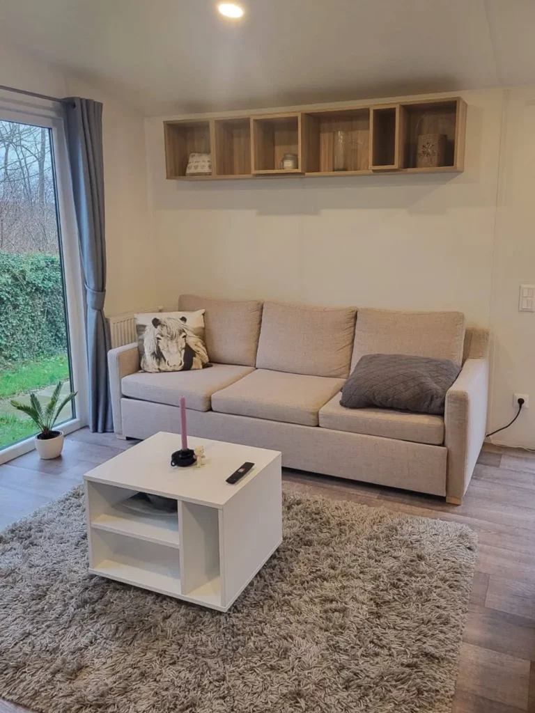 Lark-Jersey-tweedehandse-stacaravan-te-koop-woonkamer