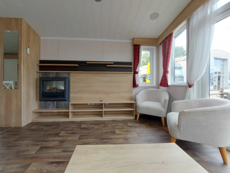 Swift-Biarritz-40x13-tweedehandse-stacaravan-te-koop-woonkamer
