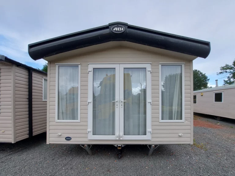 Tweedehandse-stacaravan-ABI-Alderley-te-koop-buitenkant