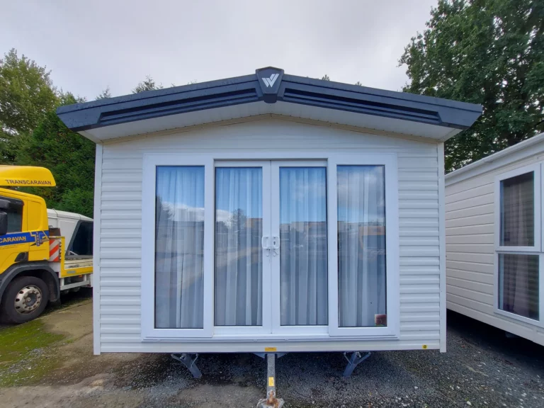 Tweedehandse-stacaravan-Willerby-Avonmore-te-koop-buitenkant