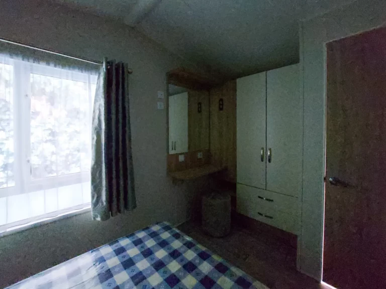 Tweedehandse-stacaravan-Willerby-Avonmore-te-koop-slaapkamer