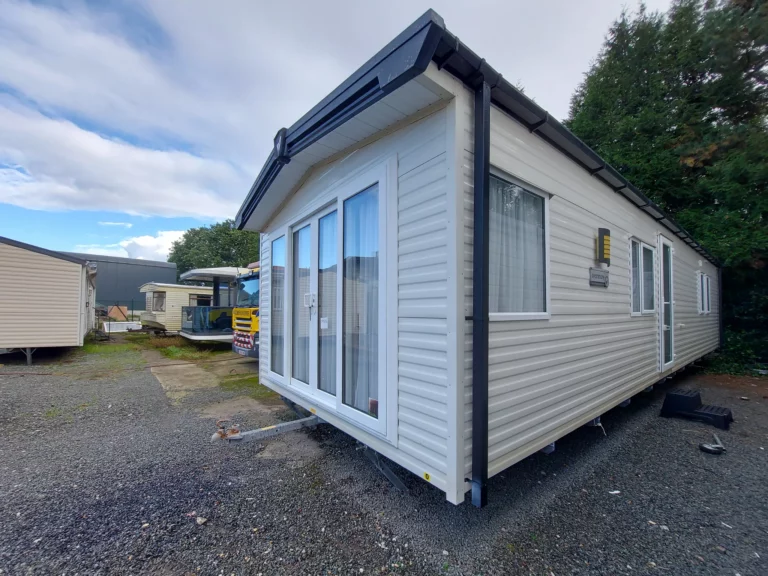 Tweedehandse-stacaravan-Willerby-Avonmore-te-koop-buitenkant