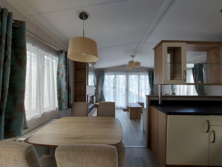 Tweedehandse-stacaravan-Willerby-Avonmore-te-koop-woonkamer