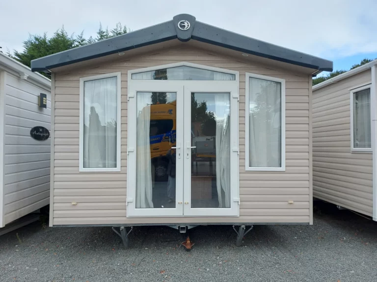 tweedehandse-stacaravan-Swift-Biarritz-38x10-te-koop-buitenkant